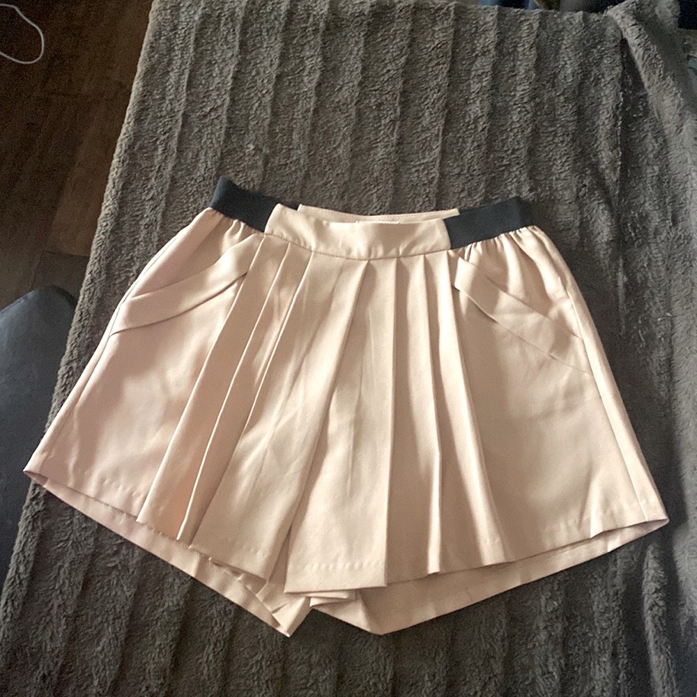 Everly Pleated skirt/shorts (skort). Light pink. Size small. Only worn to try on